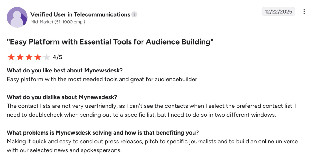 A 4-star Mynewsdesk review praises audience-building tools but criticizes awkward contact-list management.